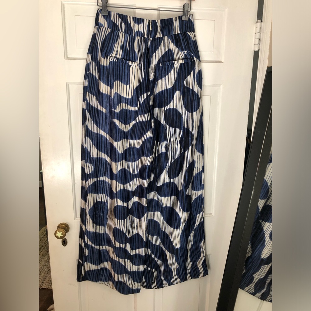Banana Republic Navy and White Abstract Pleated Wide Leg Pants - Picture 4 of 4